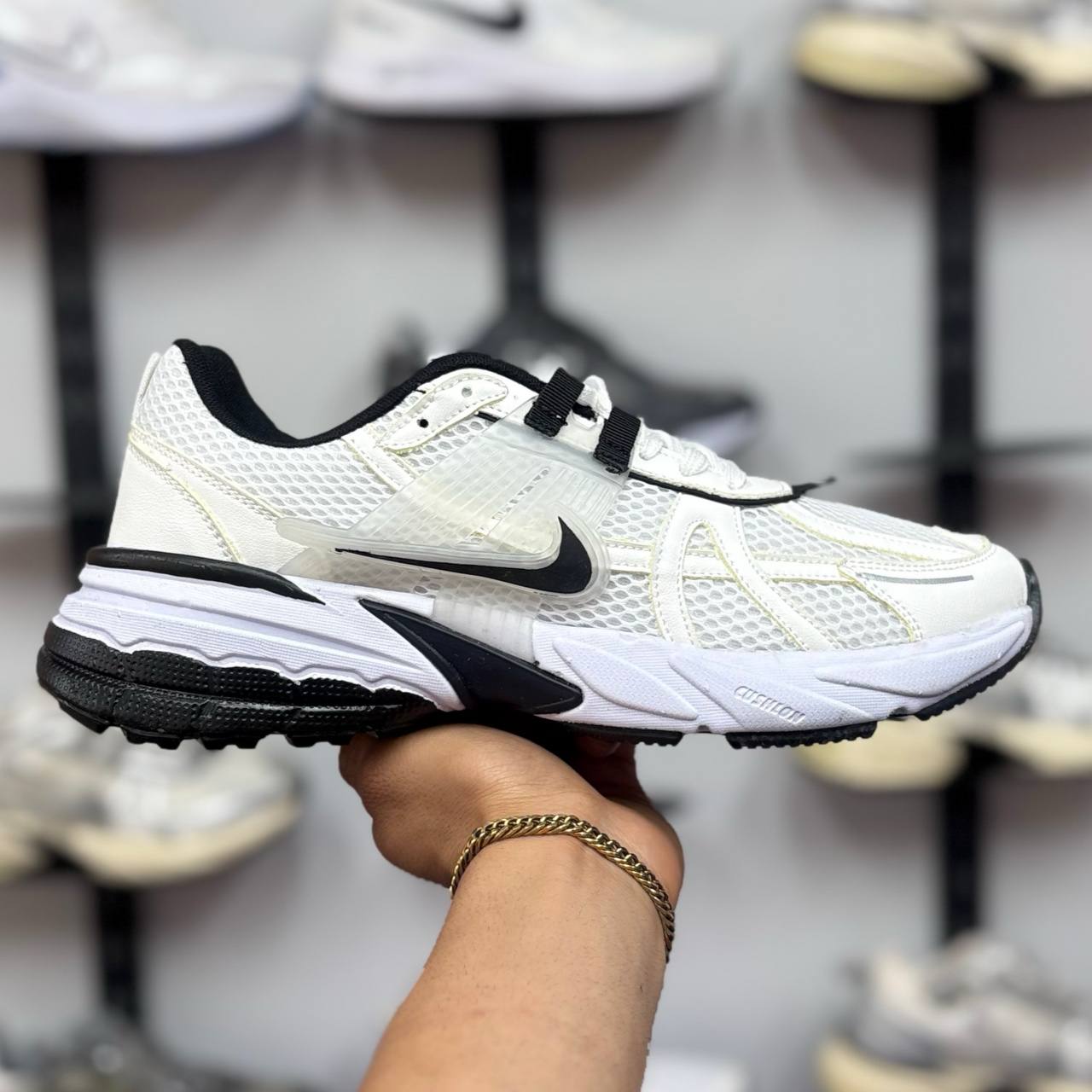 نایک v2k سفید مشکی (1084) نایک v2k سفید مشکی (1084)