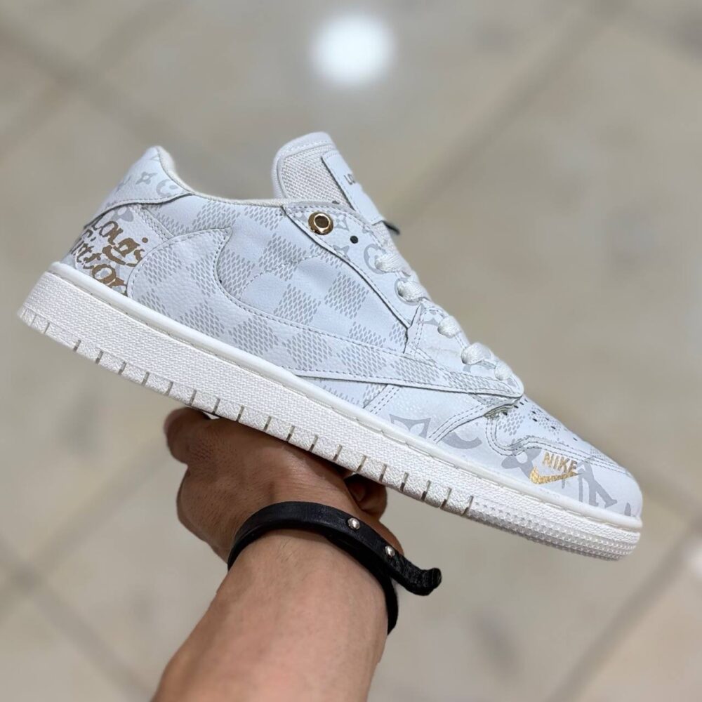 نایک ترویس Lv سفید (1367)