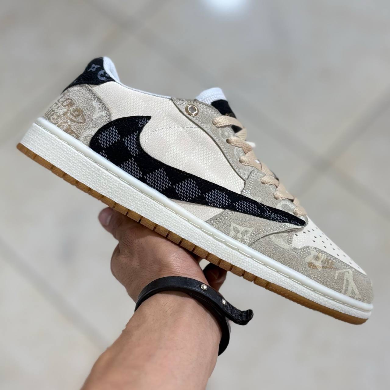 نایک ترویس Lv سفید کرم (1369)