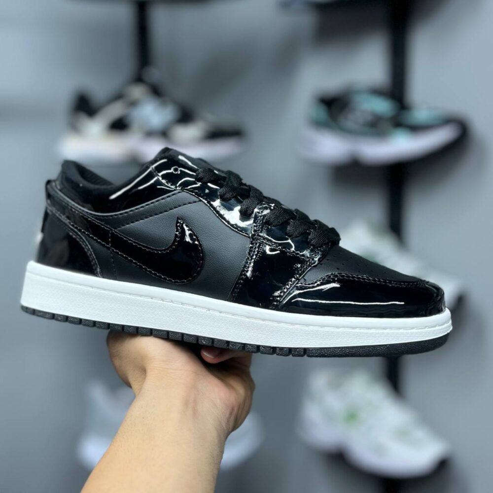 نایک جردن ۱ مشکی چرم ورنی (555)