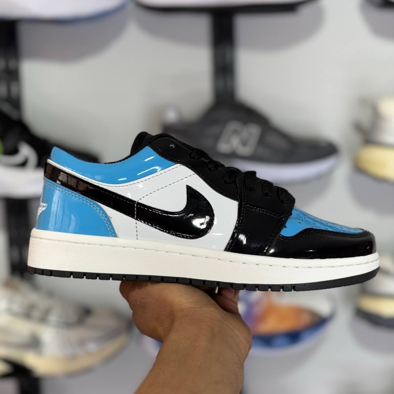 جردن ۱ ورنی سفید آبی مشکی (1015)