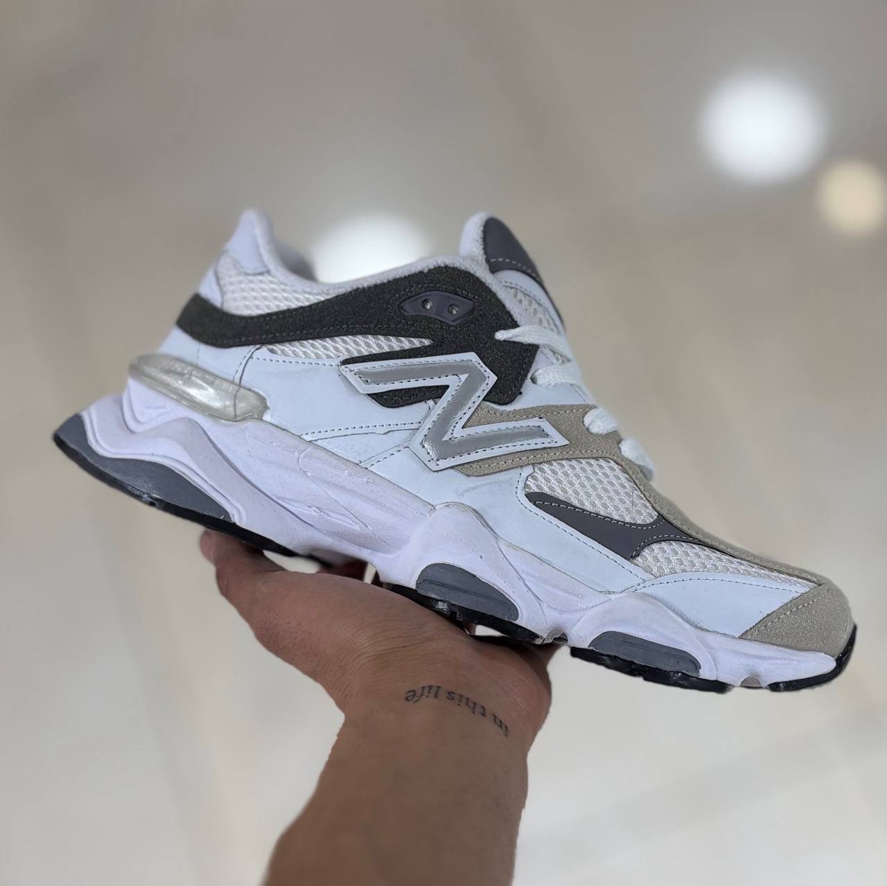 نیوبالانس 9060 سفید کرم (1543) نیوبالانس 9060 سفید کرم (1543)