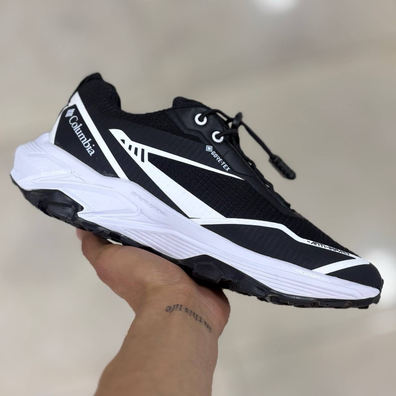 Columbia gore-tex مشکی سفید ( 1559) Columbia gore-tex مشکی سفید ( 1559)